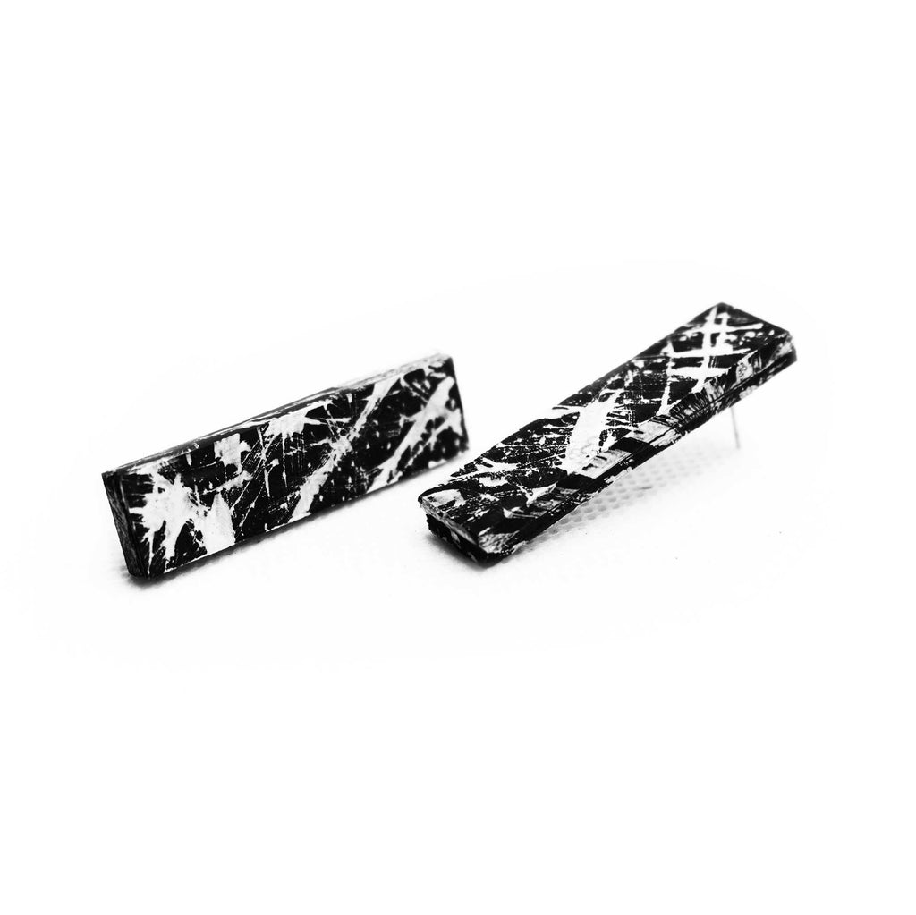 Boucles d'oreilles légères en liège, design élégant inspiré des années 20, noir et blanc intemporel