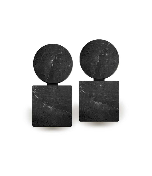 Boucles d'oreilles liège noir Round Square fabriquées en France par Paola Borde