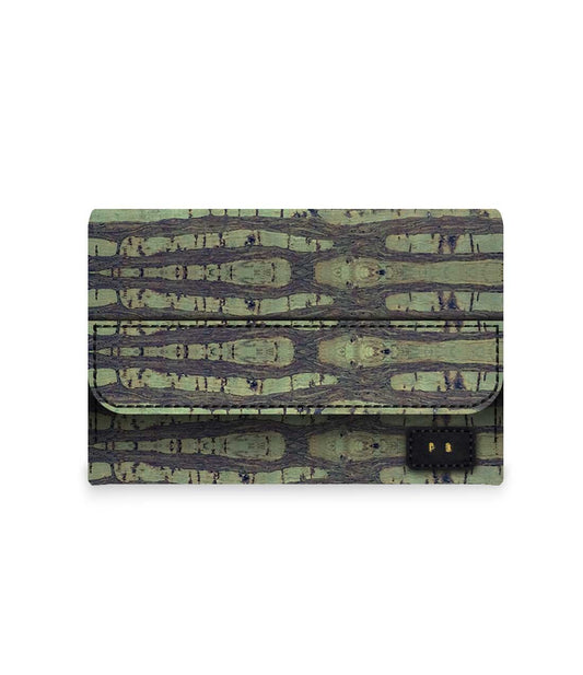 Portefeuille en liège texturé vert refine fabriqué en France par Paola Borde